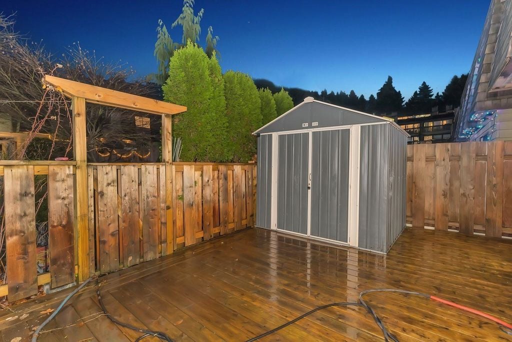 1250 Premier St