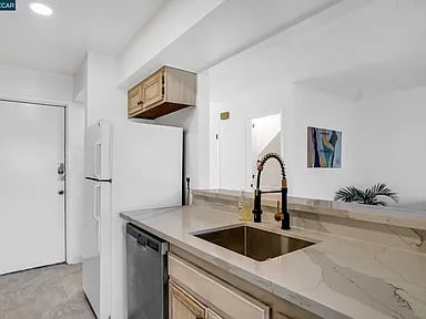 93 Villa Dr