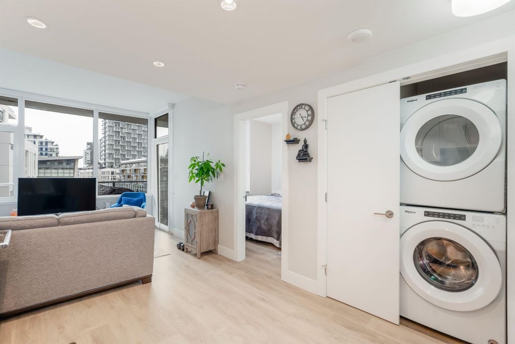3451 Sawmill Cres, #303