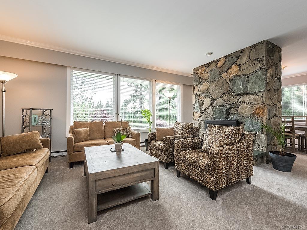 941 Kentwood Terr, Saanich