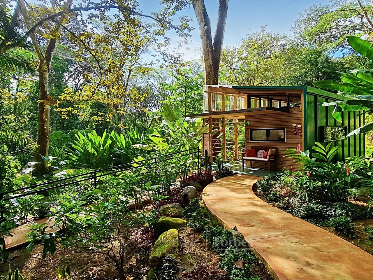 20391 - Property near the beach with hotel or private home potential