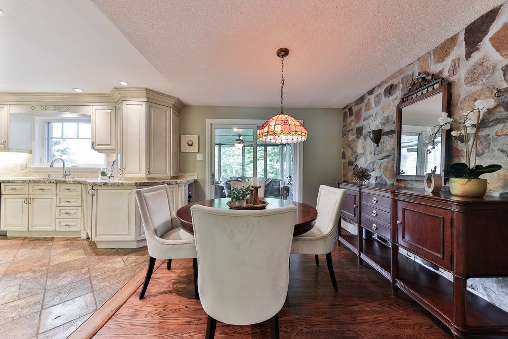 1293 Greenoaks Dr