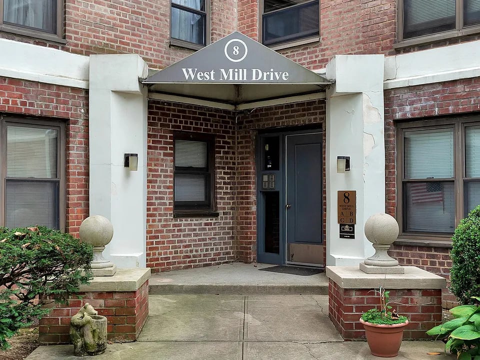 8 W Mill Dr APT 1B