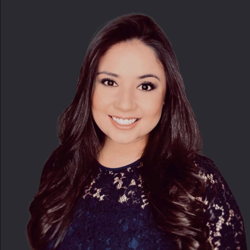 Victoria Alvarez Claremont, CA Real Estate Agent Headshot