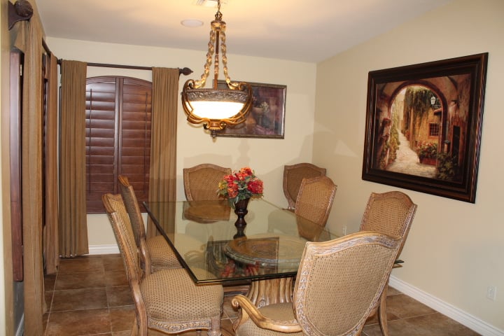 2562 Beverly Glen Dr. 