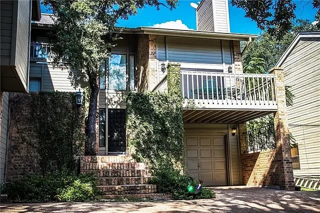 2212 Westlake Dr
