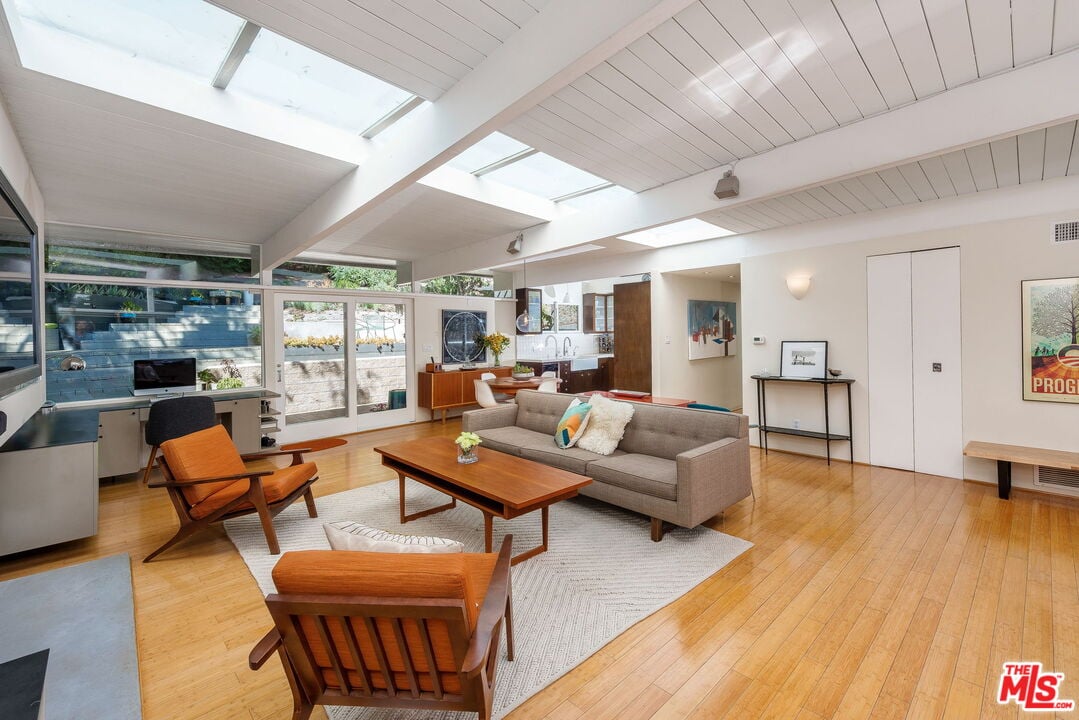 7979 Willow Glen Rd