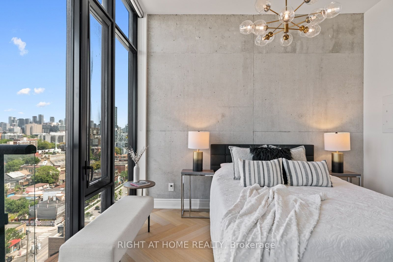 NEW PENTHOUSE FOR LUXURY LIVING