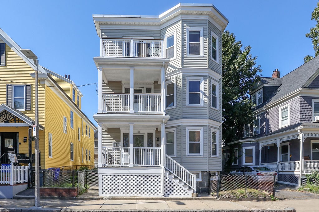 Spacious & Sundrenched In Savin Hill