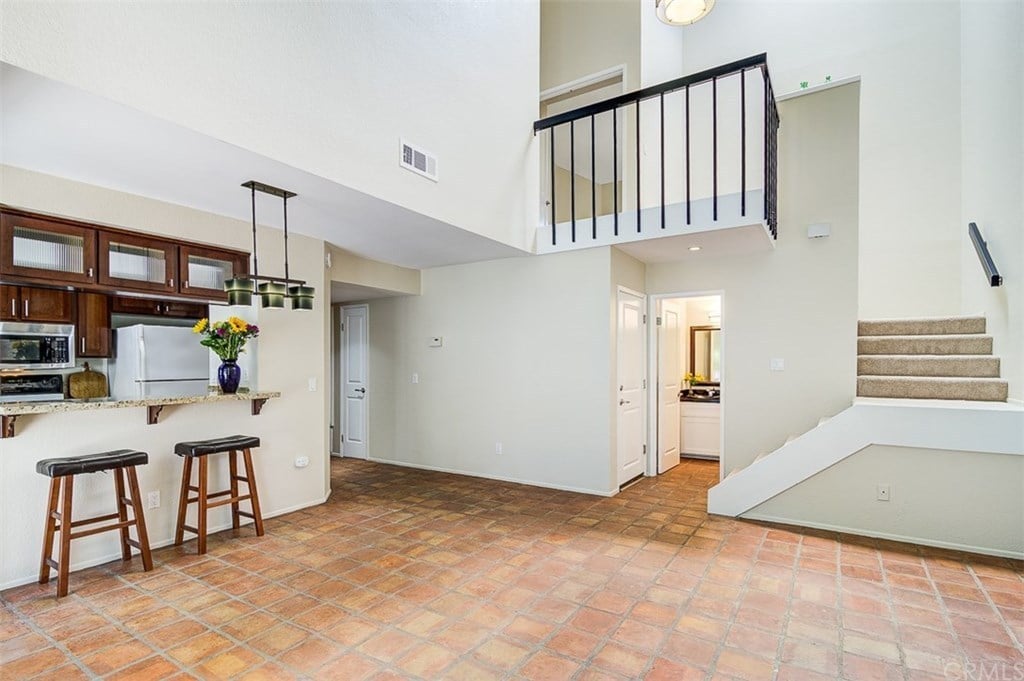 921 Lombard Ct