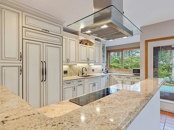 18 Queens Cir