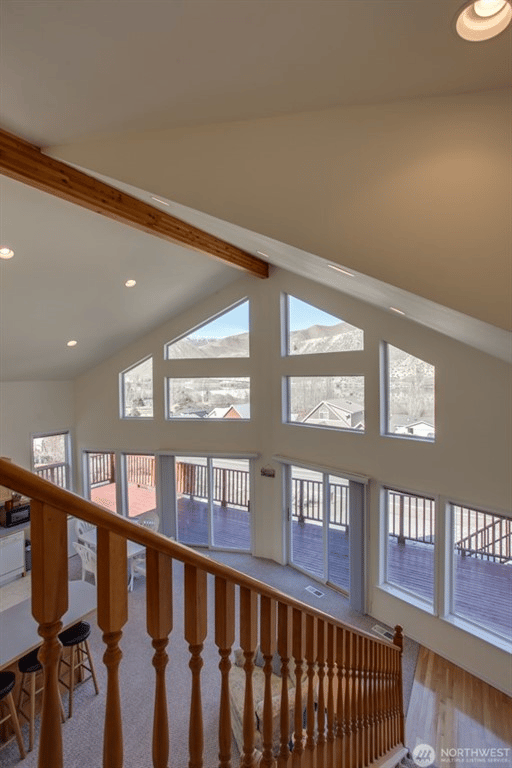 380 Beach Dr