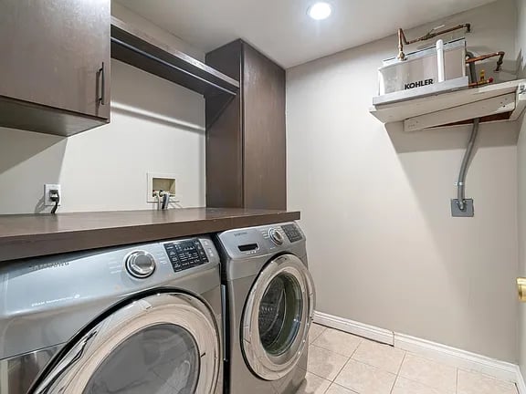 Spacious West Hollywood Townhome with 2 Beds, 3 Baths & Prime Location
