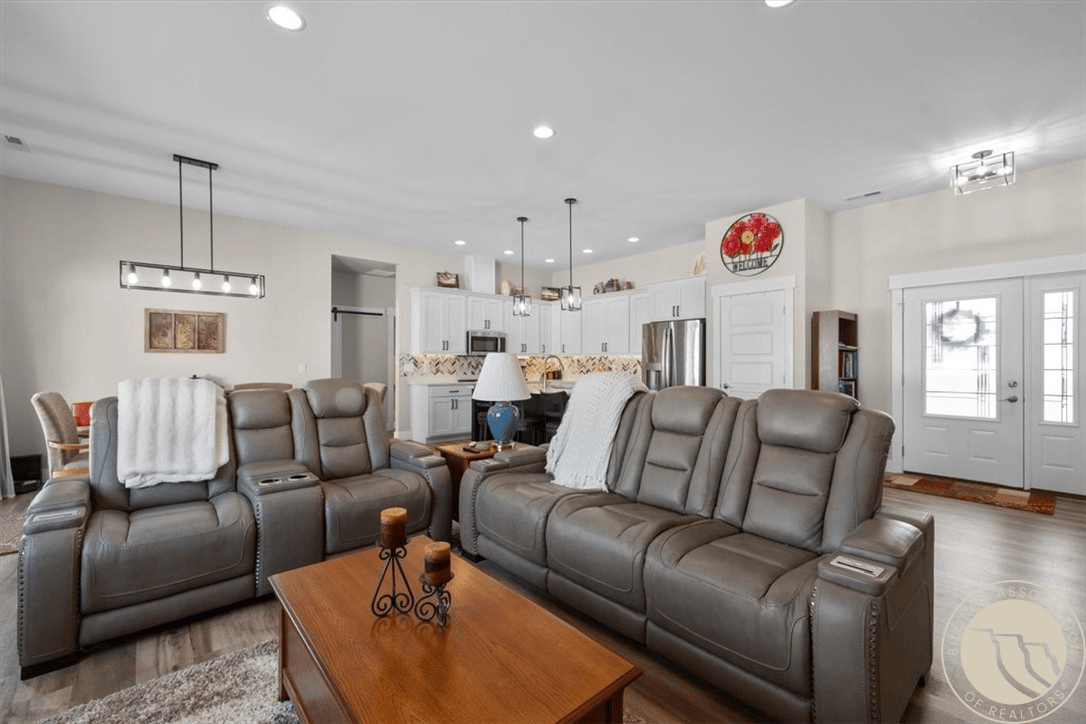 3110 Falcon Cir
