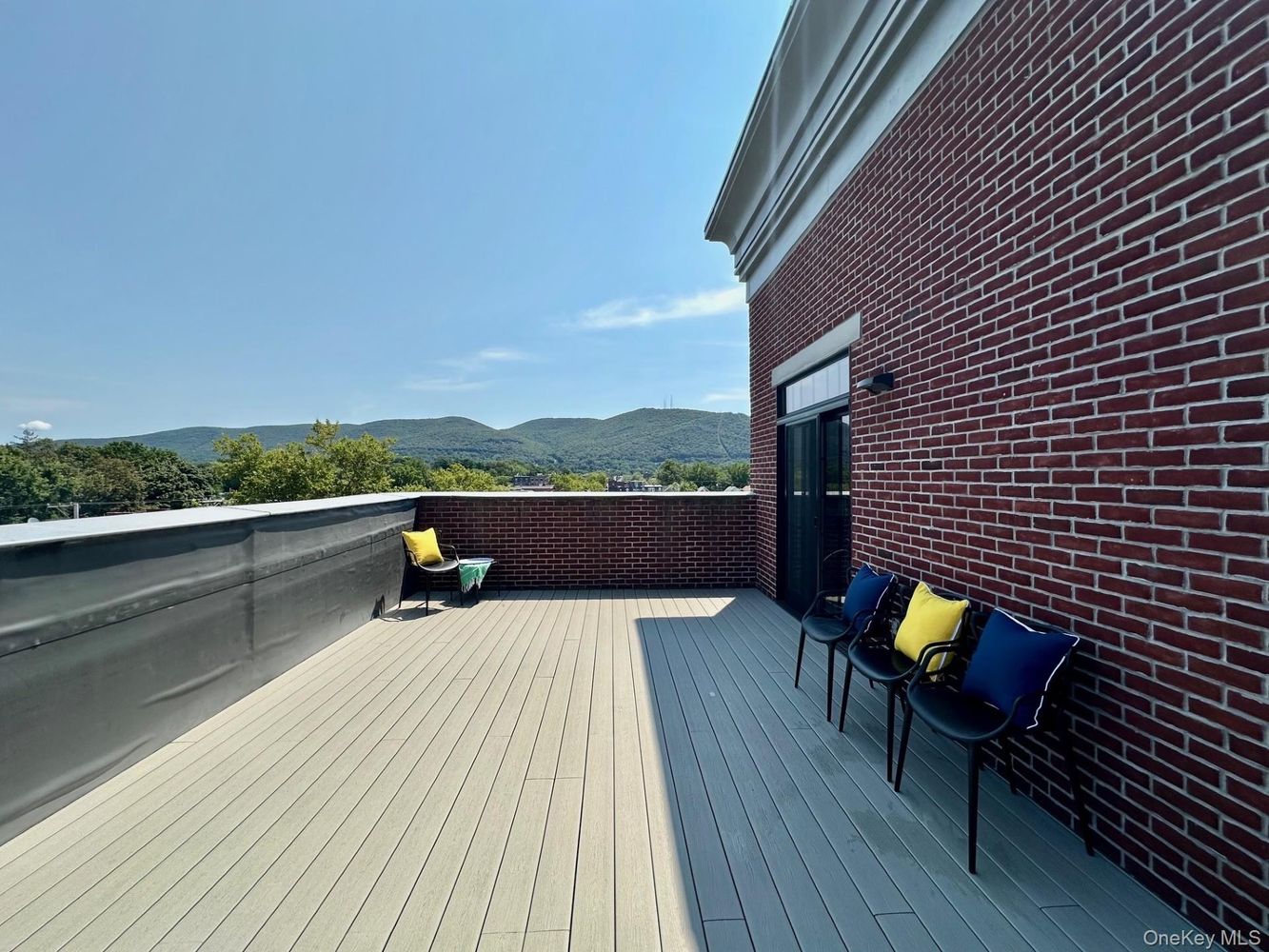 249 Main St #402