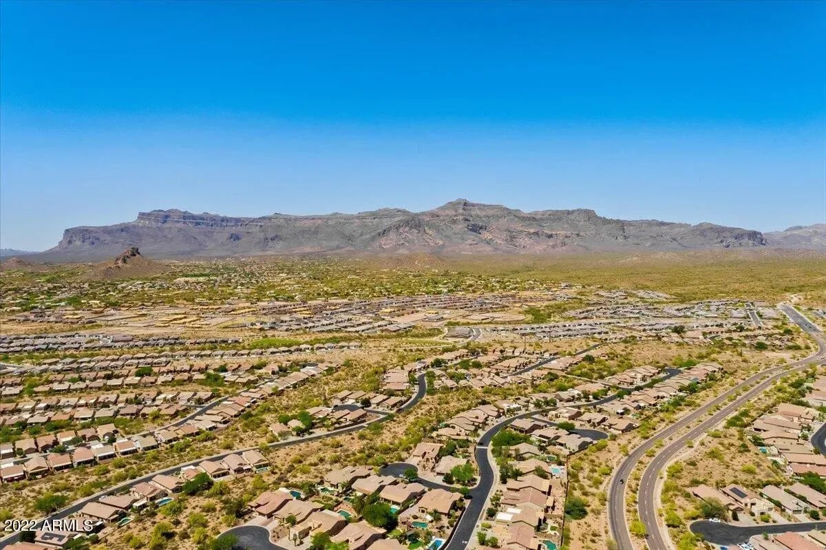 8256 S BLUFF SPRINGS Ct