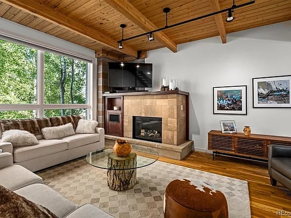 2893 Blackhawk Ct