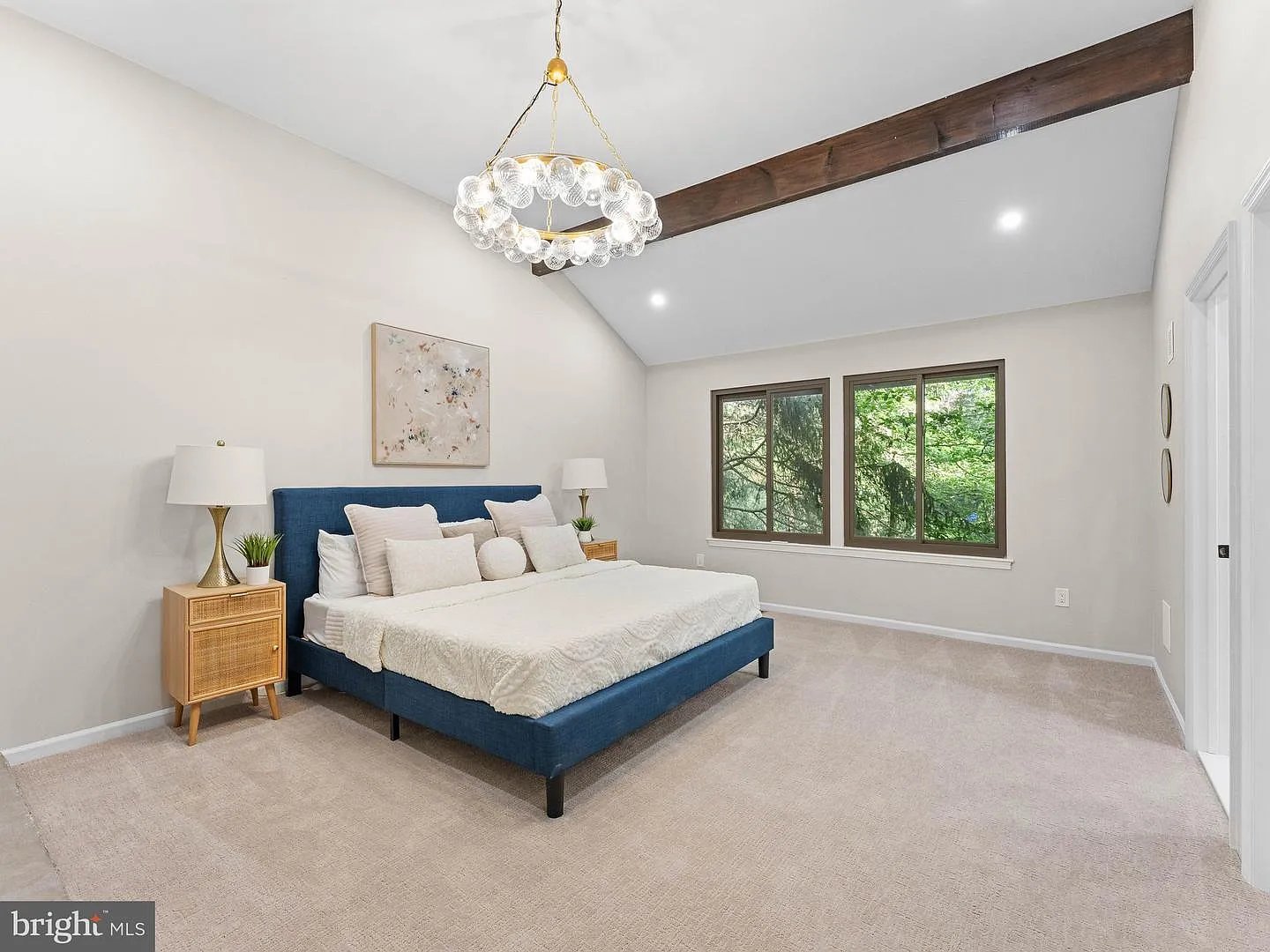 1 Bronwood Dr, Voorhees, NJ 08043