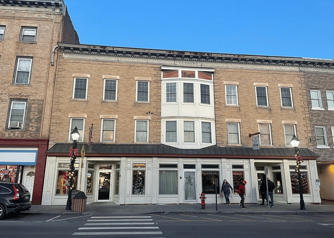 14 Railroad Street, New Milford
