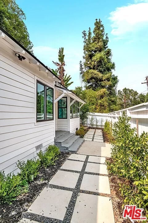 4055 Alta Mesa Dr