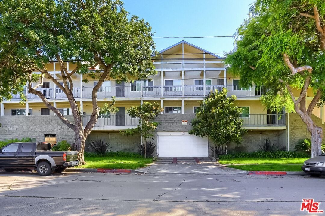 601 S Grevillea Ave #3
