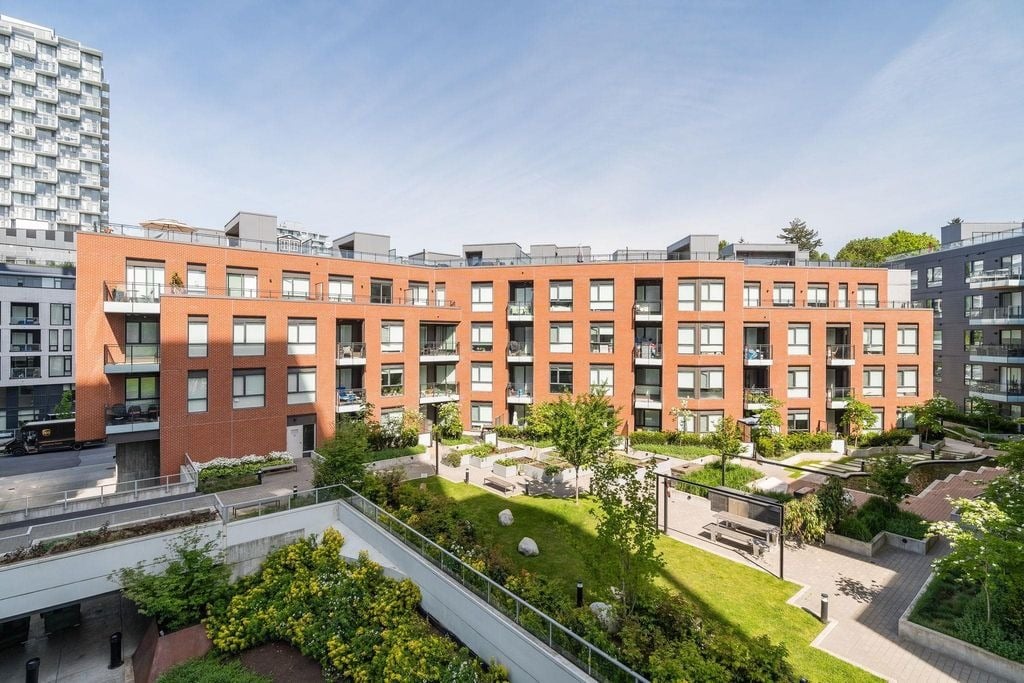 3581 E Kent Ave N, #401