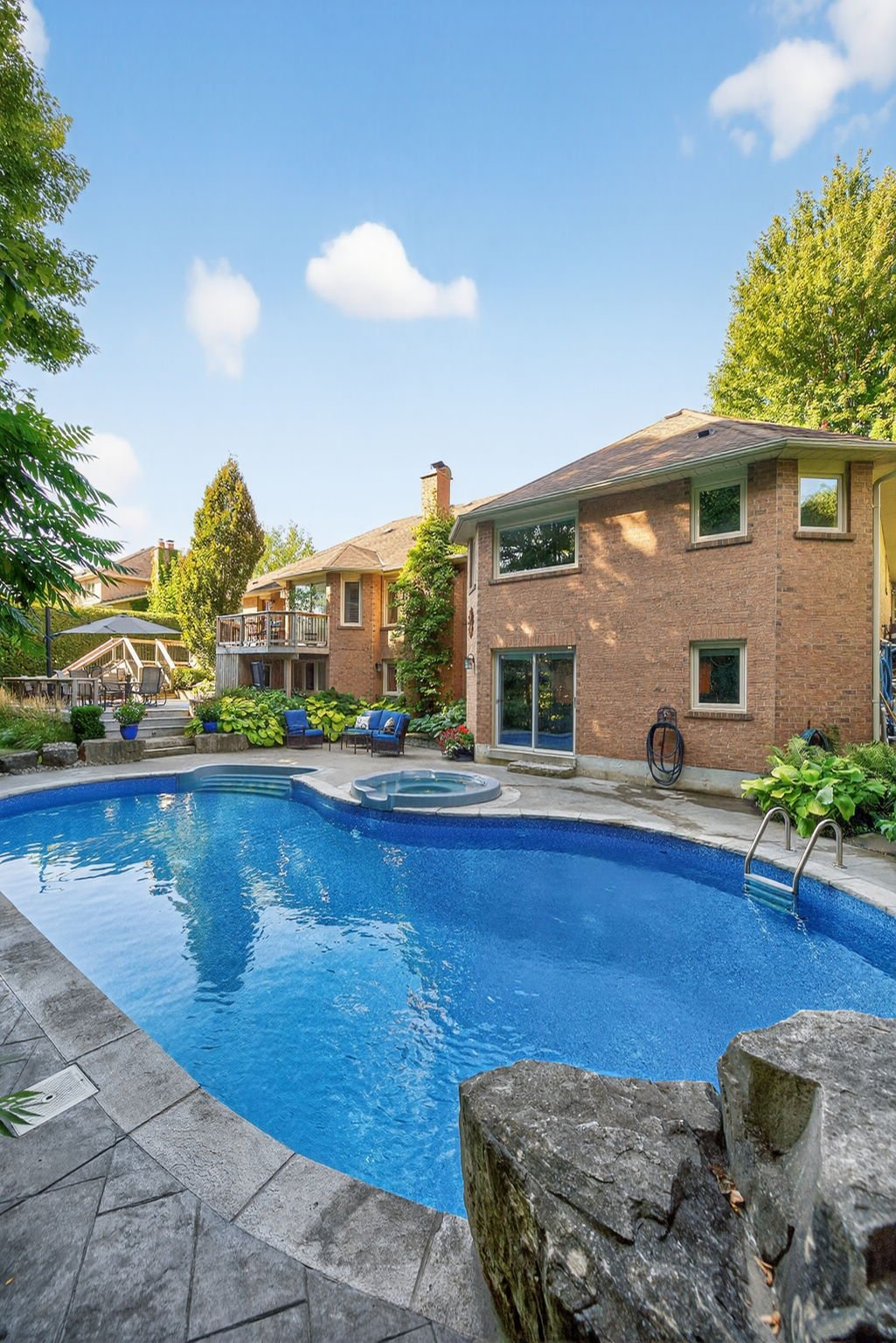 6 Falling Leaf Crt, Aurora