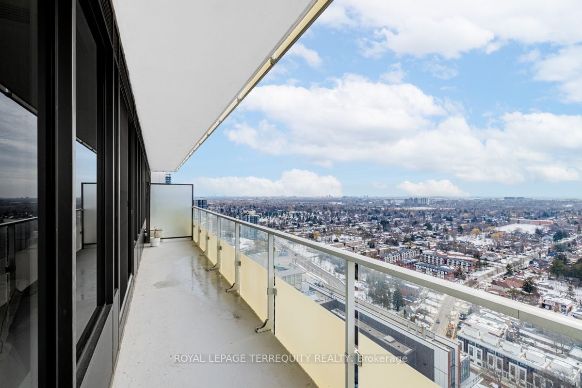 BEAUTIFUL CORNER PENTHOUSE