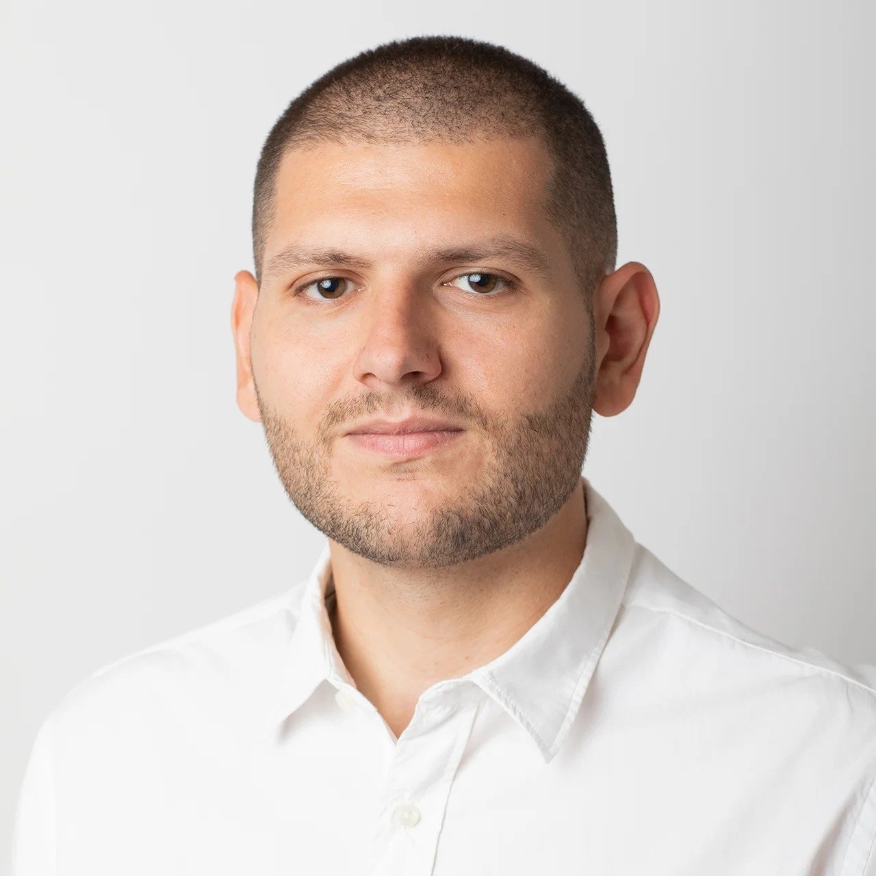  Gabriel Lian Brooklyn, NY Real Estate Agent Headshot