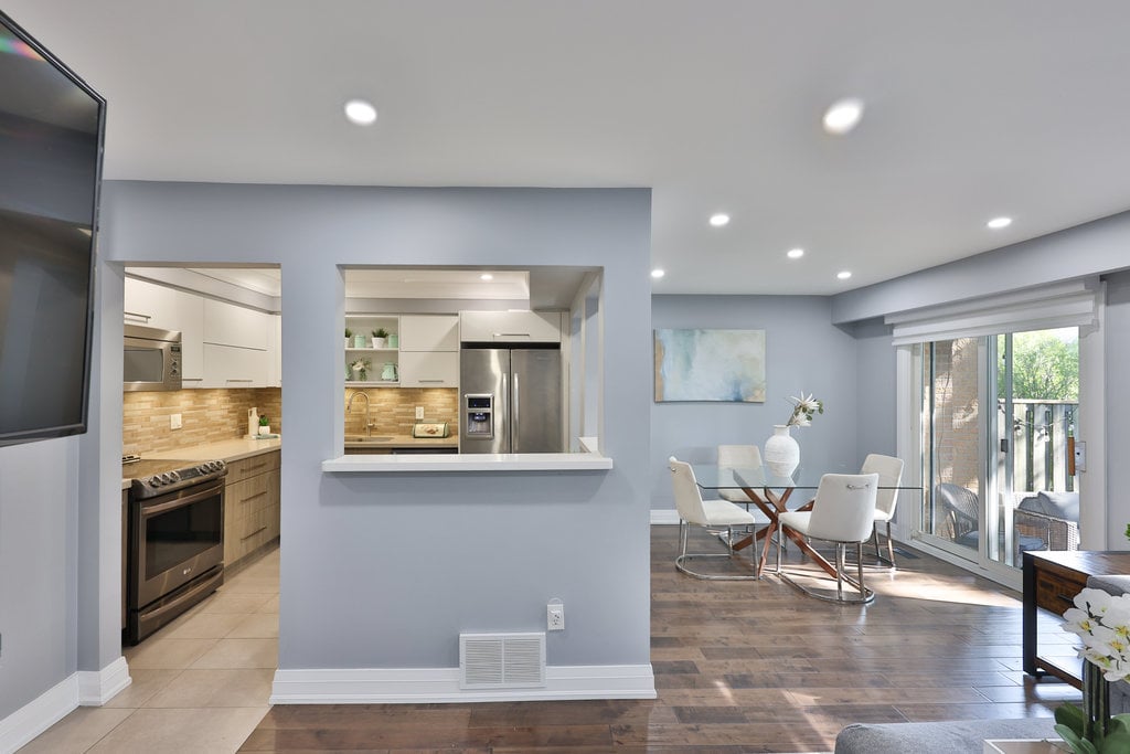 164-2120 Rathburn Rd E