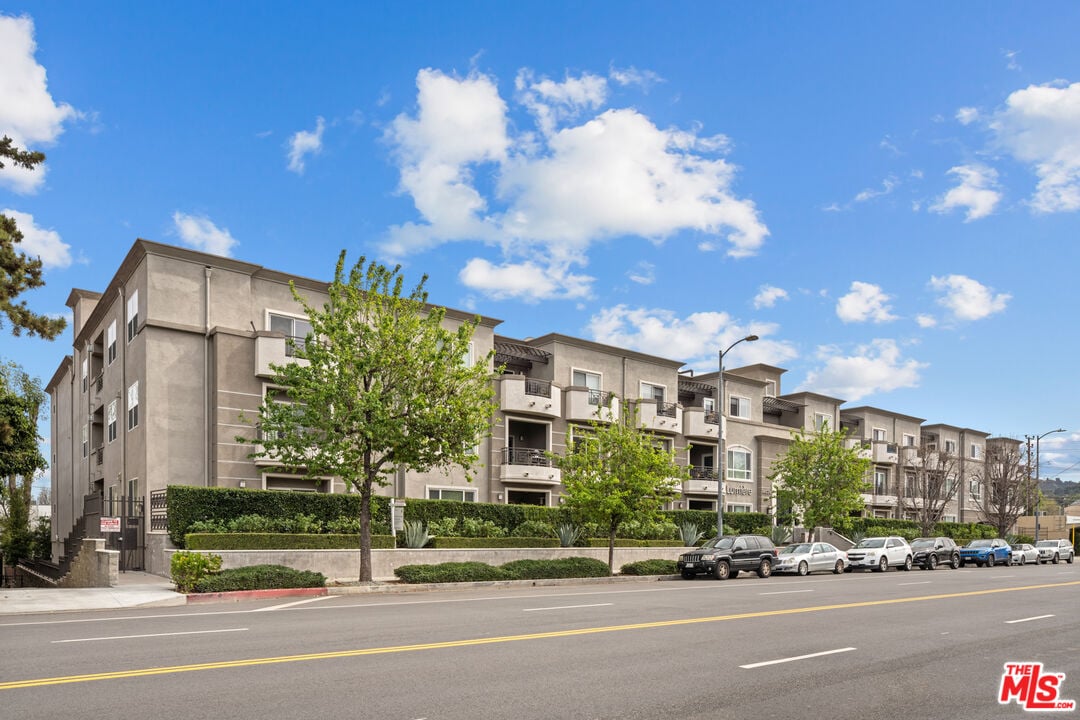 4424 Whitsett Ave, Unit 309