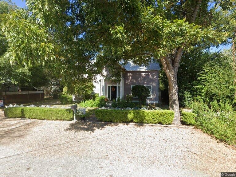 902 Austin St