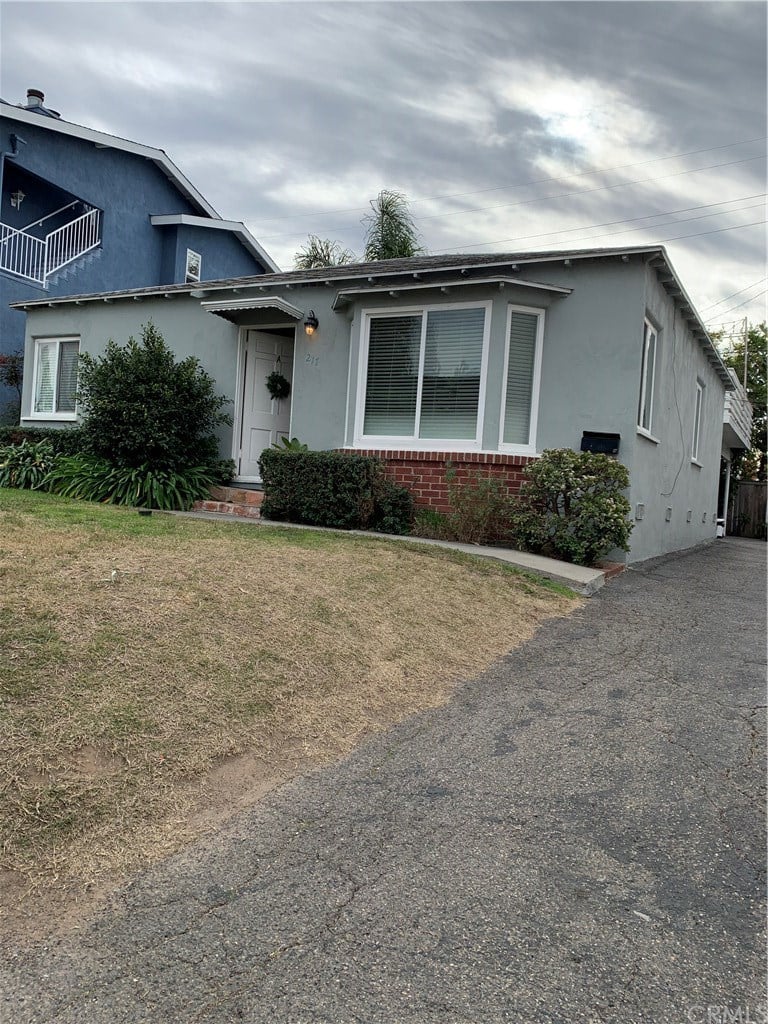 217 De La Grulla Ave