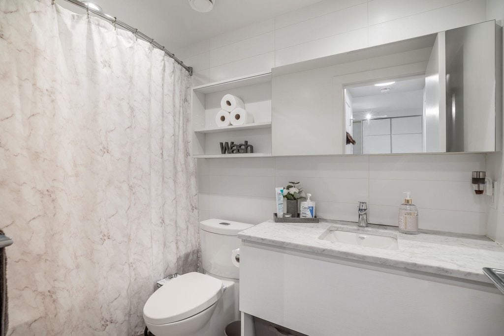 525 Foster Ave, #403