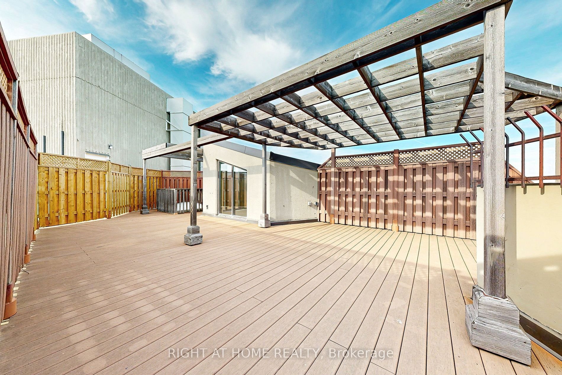 PENTHOUSE IN PRIME NORTH YORK 