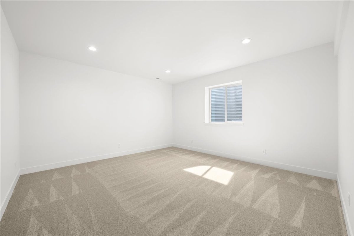 15 Snowcap Dr Windsor