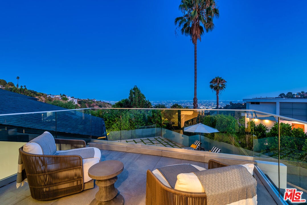 Mount Olympus Dr, 90046