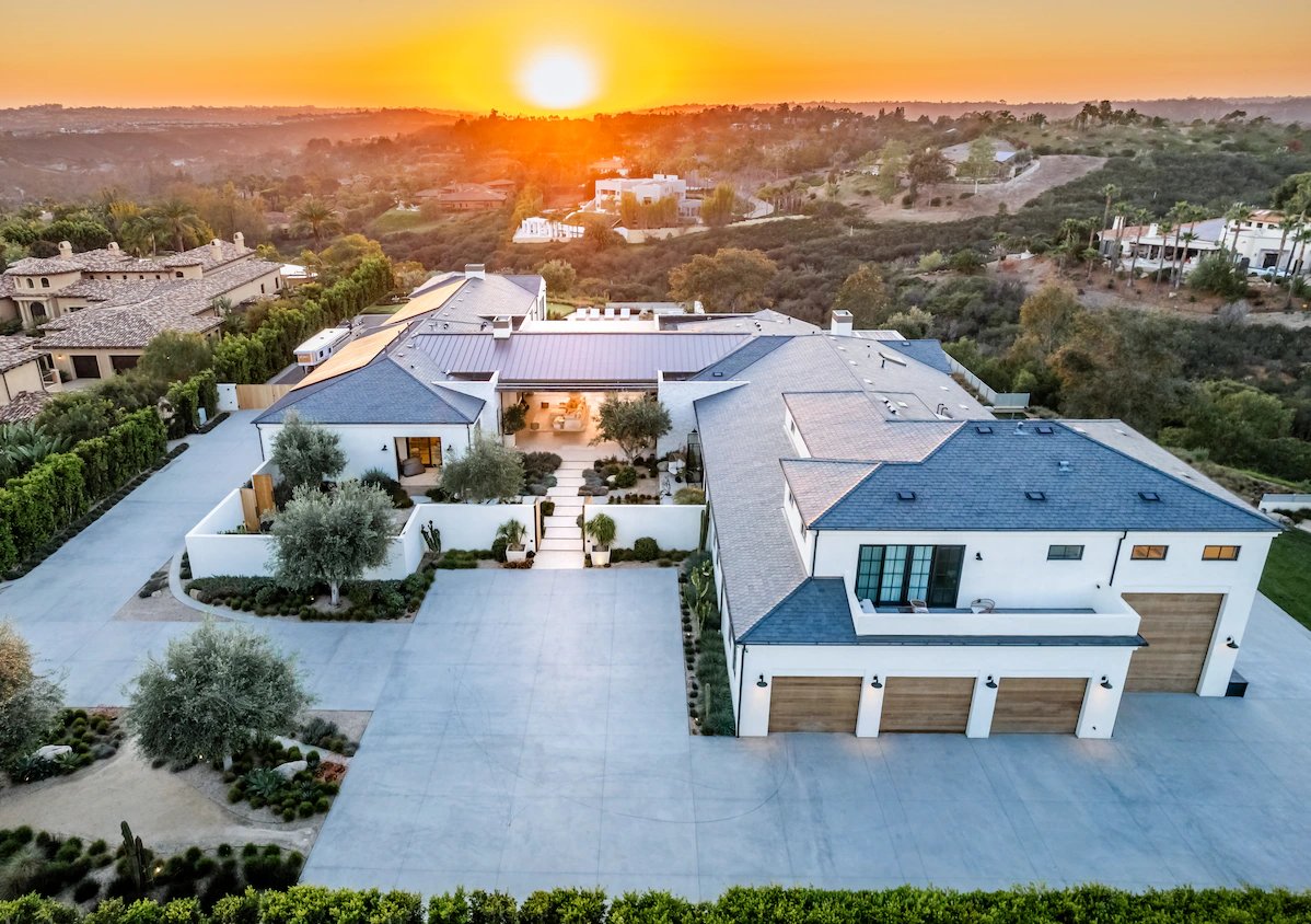 Former MLB pitcher lists his San Diego home that prioritizes privacy — without a front door