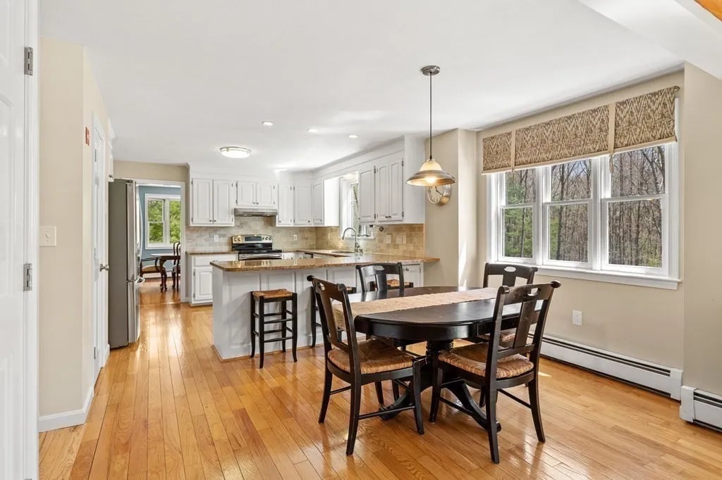 136 Leslie Rd
