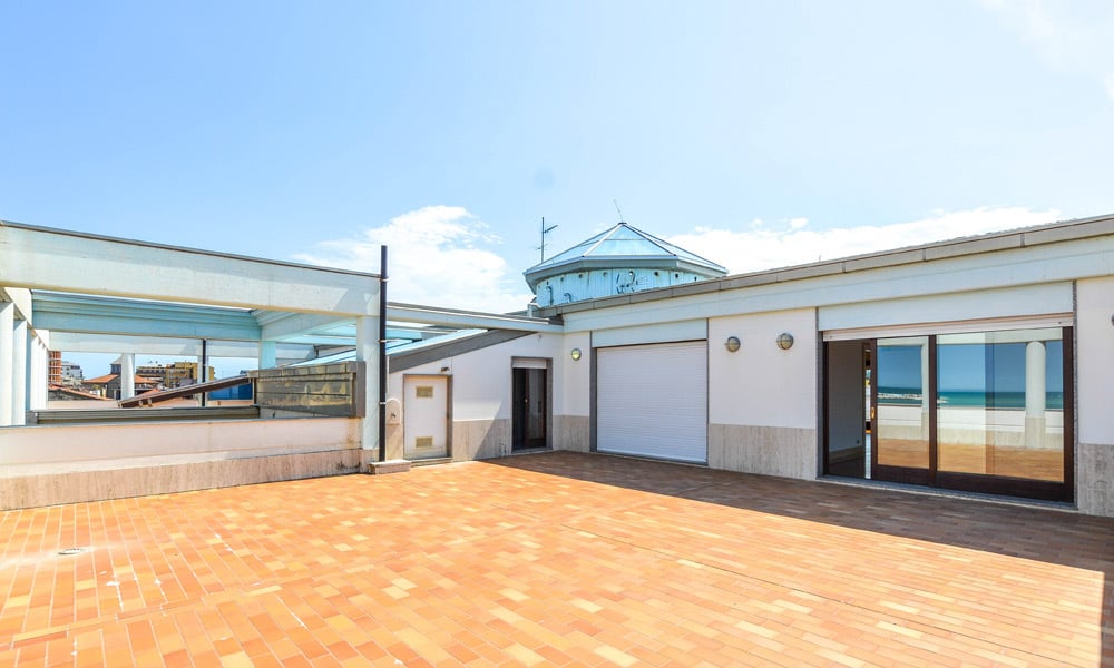 Perfect Penthouse with Panoramic Beachfront Views