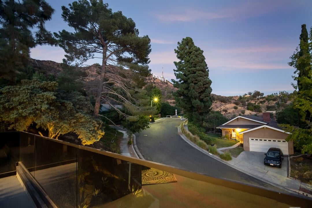 Canyon Lake Dr, 90068