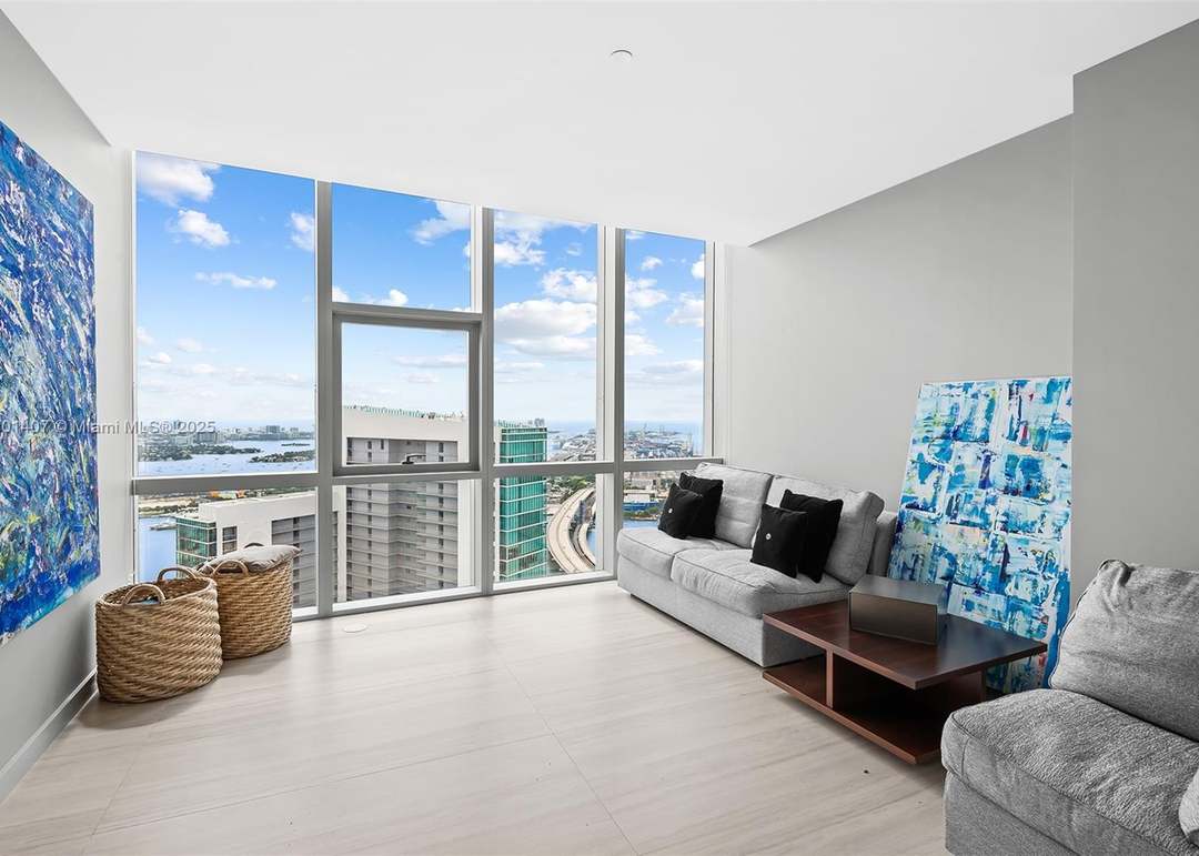 851 NE 1st Ave Ph 5401