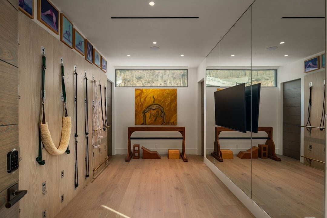 Fairmont Heights, Palisades Beach Rd, 90403