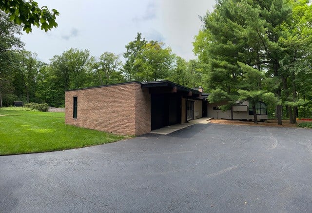 334 Circle Lane in Lake Forest