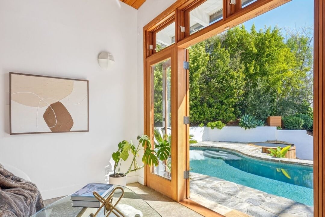 Sunset Crest Dr, 90046