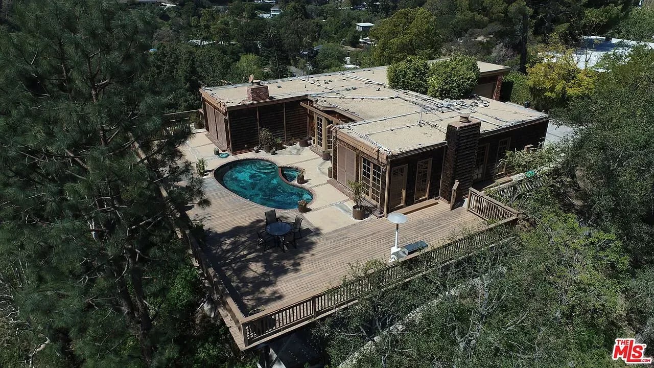 2401 Crest View Dr