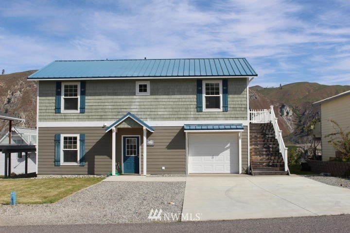 225 W Entiat Dr
