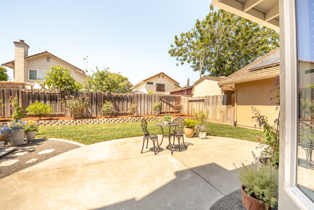 Newly Remodeled. 1 Bed/Bth down, Pioneer Elem!