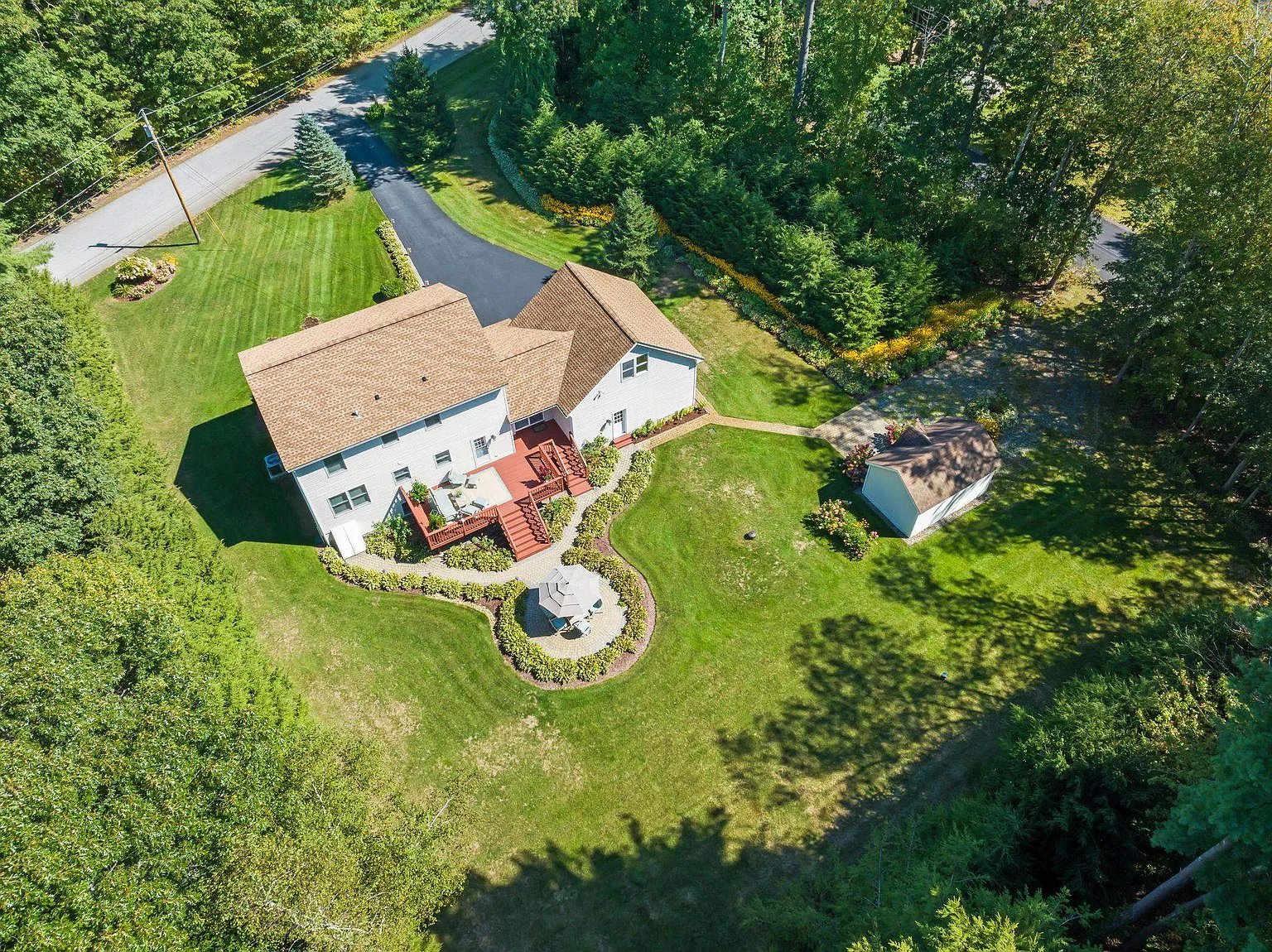 2 Brookside Ln