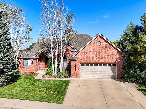 2425 Waneka Lake Trl